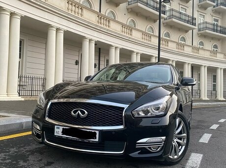 Infiniti Q70 2016