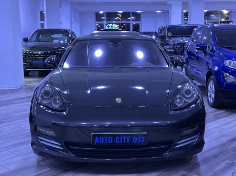 Porsche Panamera 4S