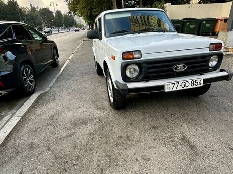 LADA (VAZ) Niva 2015