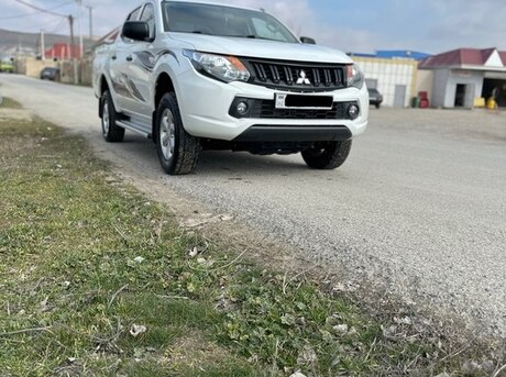 Mitsubishi L200 2015
