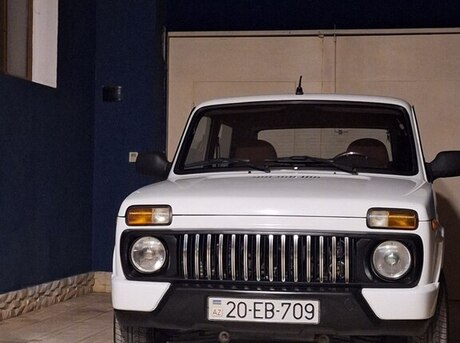 LADA (VAZ) Niva 2011