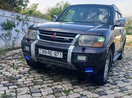 Mitsubishi Pajero 2000