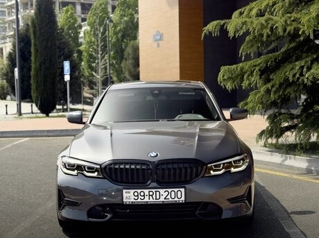 BMW 330 2019