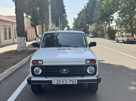 LADA (VAZ) Niva 2008
