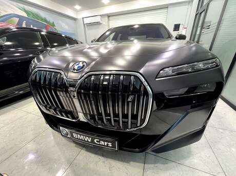 BMW i7