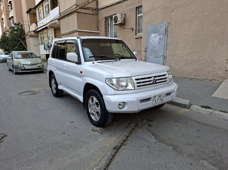 Mitsubishi Pajero io 2000