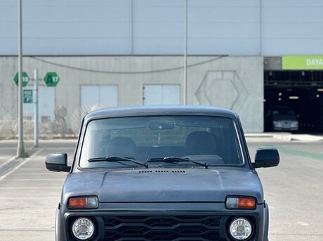 LADA (VAZ) Niva 2011