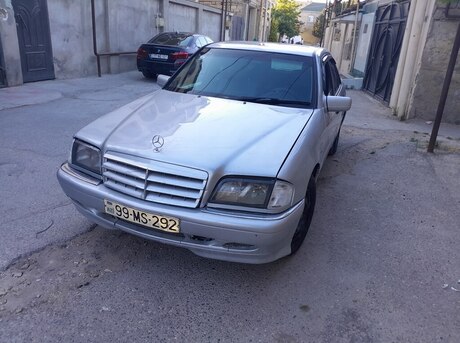 Mercedes C 180