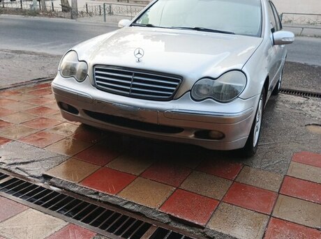 Mercedes C 240