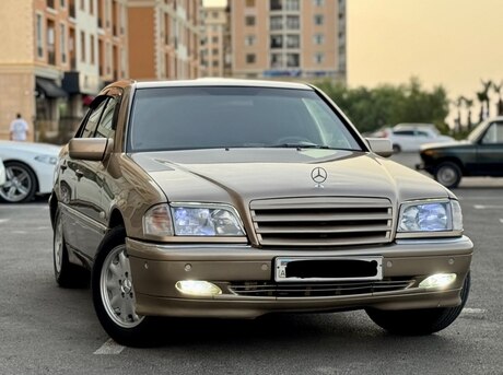 Mercedes C 240