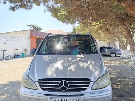 Mercedes Viano 2004