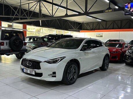 Infiniti Q30