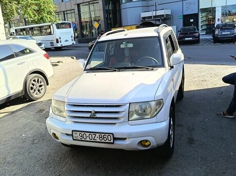 Mitsubishi Pajero io 2001