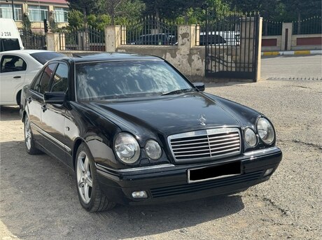 Mercedes E 240