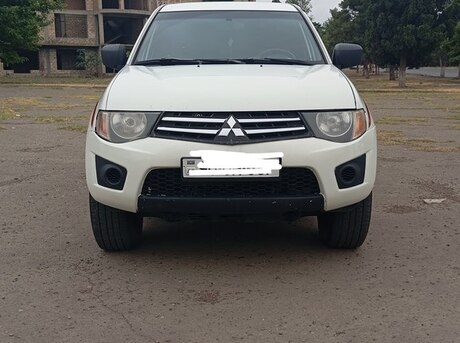 Mitsubishi L200 2011