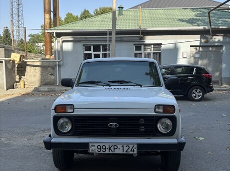 LADA (VAZ) Niva 2011