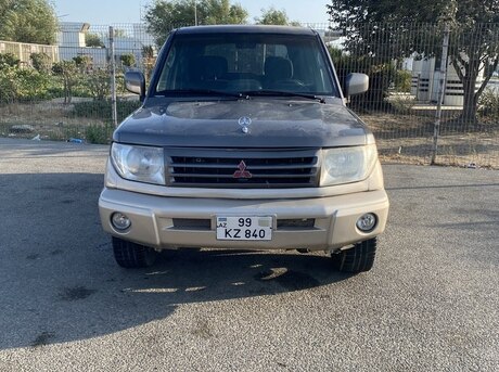 Mitsubishi Pajero io 1999