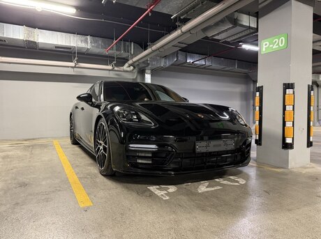 Porsche Panamera 4