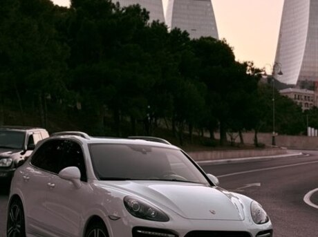 Porsche Cayenne Turbo S 2014