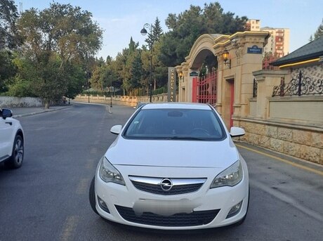 Opel Astra 2011