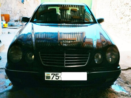 Mercedes E 220 d 2000