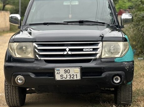 Mitsubishi Pajero io 2000