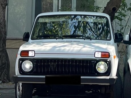 LADA (VAZ) Niva 2010
