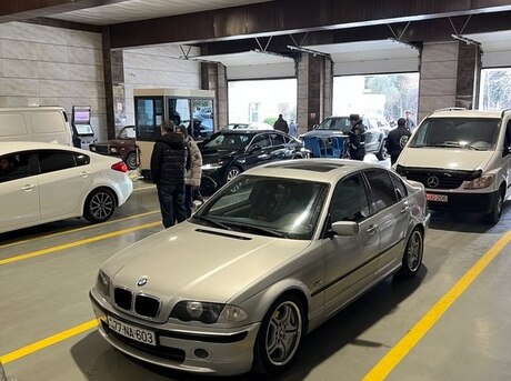 BMW 325 2000