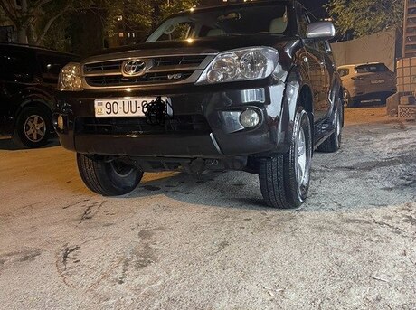 Toyota Fortuner 2005
