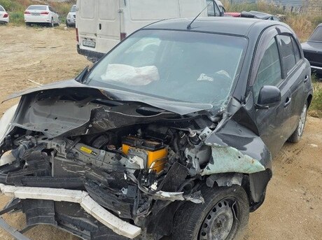 Nissan March 2012