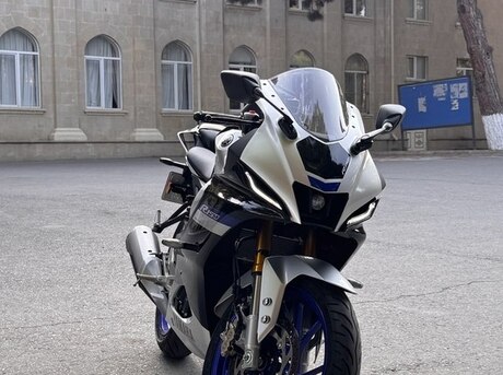 Yamaha R15M