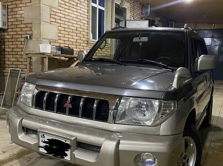 Mitsubishi Pajero io 1999