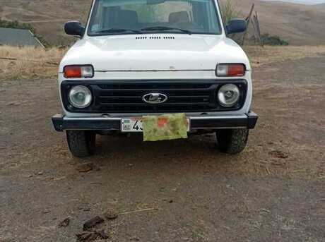 LADA (VAZ) Niva 2000