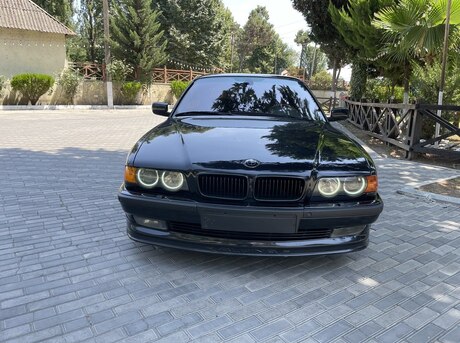 BMW 735 1999