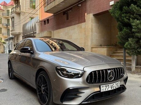 Mercedes E 300 e 4MATIC 2022
