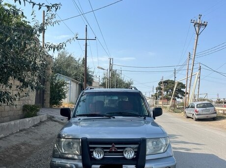 Mitsubishi Pajero io 1999