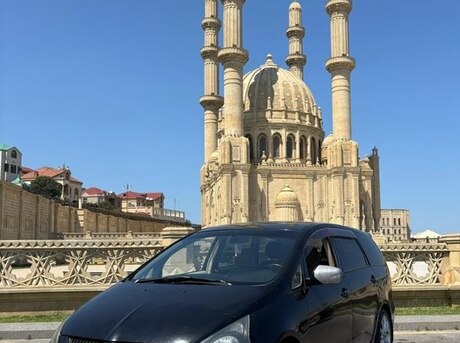 Mitsubishi Grandis 2004