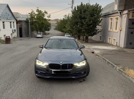 BMW 330 2018