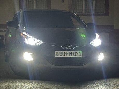 Hyundai Elantra 2012