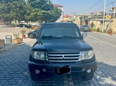 Mitsubishi Pajero io 2001