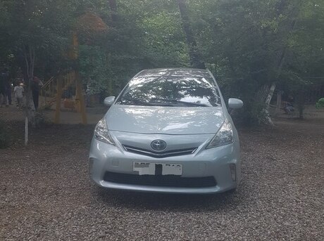 Toyota Prius V 2013