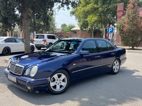 Mercedes E 240
