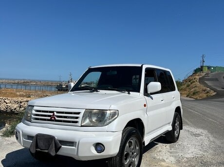 Mitsubishi Pajero io 2000