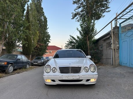 Mercedes E 320