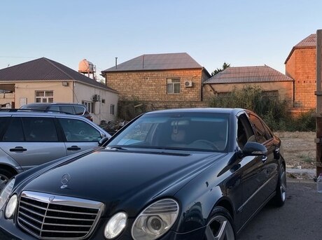 Mercedes E 240 2003