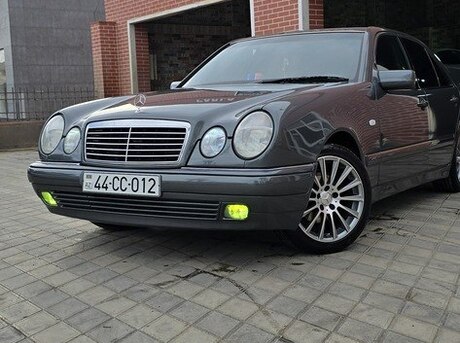 Mercedes E 230