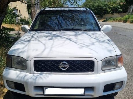 Nissan Pathfinder 2000