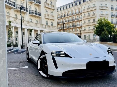Porsche Taycan 4S