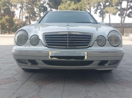 Mercedes E 240