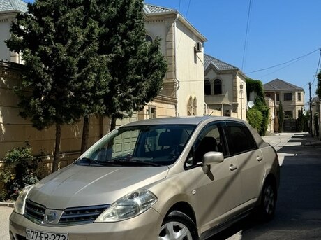 Nissan Tiida 2011